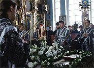 Правящий архиерей возглавил вечерню с выносом Плащаницы в храме при Казанской духовной семинарии. 